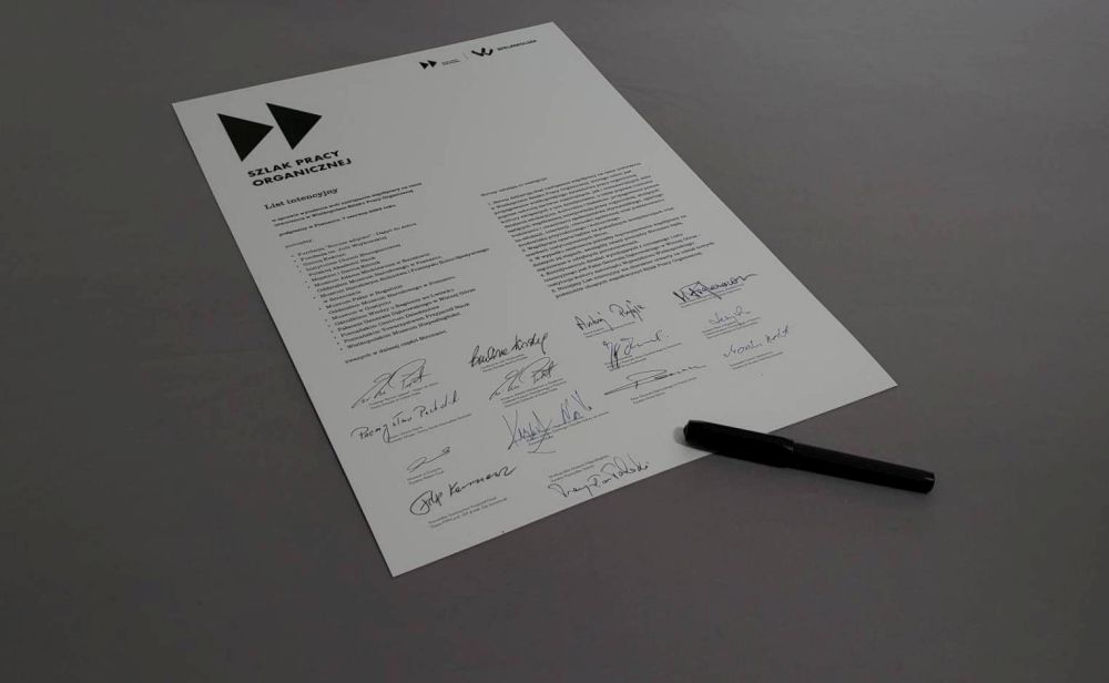 Zapisana karta papierowa z nadtytułem Szlak Pracy Organicznej, poniżej treść listu intencyjnego oraz podpisy 14 osób - grafika artykułu