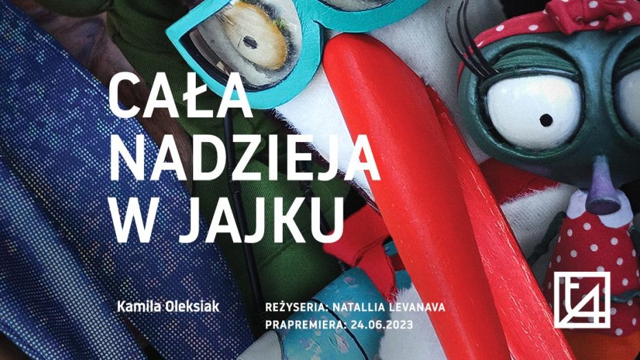 Zbliżenie na dziób bociana w niebieskich okularach i pyszczek innego stwora, ubranego w czerwony strój w groszki. Obrazek wygląda jak namalowany farbami.