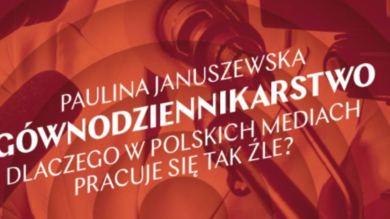 Okładka książki w kolorach czerwieni i pomarańczy. Na okładkowym zdjęciu widać fragment kobiety, kamerę i mikrofony.