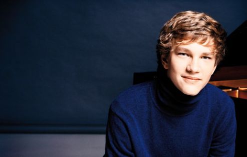 Jan Lisiecki, fot. materiały Filharmonii Poznańskiej - grafika artykułu