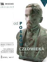 Popiersie Henryka Sienkiewicza, obok informacje o wystawie.