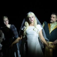 Opero, śmiej się sama z siebie!