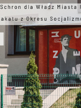 Zdjęcie wejścia do Przeciwatomowego Schronu dla Władz Miasta Poznania oraz Galerii Plakatu z Okresu Socjalizmu