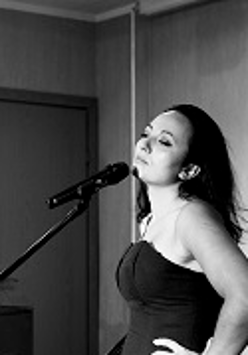 piosenkarka i pianista