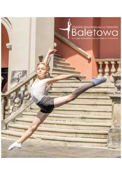 Chłopiec robiący piruet