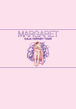 Zdjęcie artystki i fioletowy napis na różowym tle