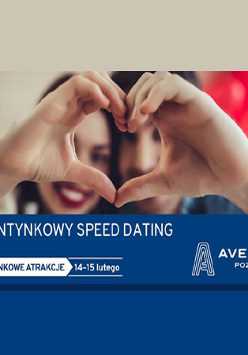 Dłonie kobiety złożone w serce, biały napis na granatowym tle