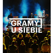 Grupa artystów na scenie, napis: "Gramy u Siebie"