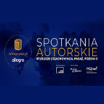 Napisy informujące o wydarzeniu na granatowym tle