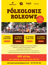 Na srodku grupowe zdjęcie uczestników. Na górze i na dole brązowe napisy na żółtym tle.