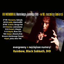 Plakat wydarzenia ze zdjęciem artysty, po lewej terminy koncertów w różnych miastach, ciemne tło