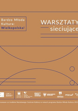 Plakat wydarzenia: na brązowym tle białe napisy z nazwą projektu, granatowe linie i półkola.