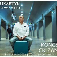 Na plakacie zdjęcie siedzącego Piotra Bukartyka.