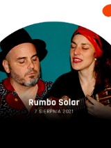 Mężczyzna w kapeluszu, obok kobieta trzymająca 10 strunową gitarę.