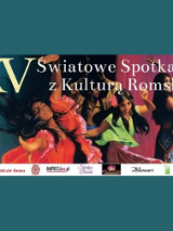 Na zdjęciu kilka roztańczonych kobiet pochodzenia romskiego. Na górze nazwa wydarzenia.