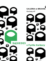 Logotypy galerii i nazwa wystawy.