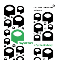 Logotypy galerii i nazwa wystawy.