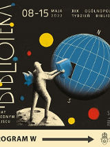 Na czarnym tle biała postać wyciaga książkę z regału-planety, dookoła wirują inne kolorowe planety książkowe.