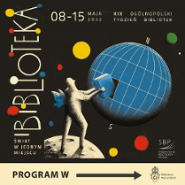 Na czarnym tle biała postać wyciaga książkę z regału-planety, dookoła wirują inne kolorowe planety książkowe.