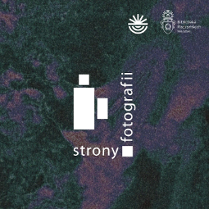 Biały napis "Strony fotografii" na zielono-fioletowym tle.