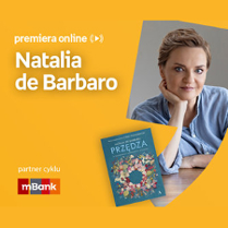 Plakat ze zdjęciem pisarki i okładką książki w prawej części. W części lewej u góry białe napisy na pomarańczowym tle.