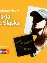 Plakat ze zdjęciem piosenkarki i okładką płyty w prawej części. W części lewej u góry białe napisy na pomarańczowym tle.