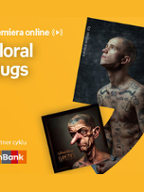 Plakat ze zdjęciem artysty i okładką płyty w prawej części. W części lewej u góry białe napisy na pomarańczowym tle.