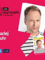 Plakat ze zdjęciem Macieja Stuhra i okładką książki w prawej części. W części lewej imię i nazwisko na różowym tle.