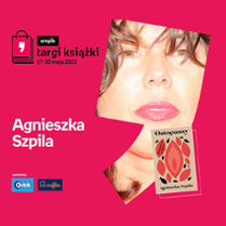 Plakat ze zdjęciem pisarki i okładką książki w prawej części. W części lewej imię i nazwisko na różowym tle.