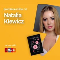 Plakat ze zdjęciem autorki i okładką książki w prawej części. W części lewej imię i nazwisko na pomarańczowym tle.