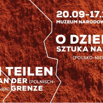 Kilka białych zakrzywionych linii na tle pyłu ceglanego