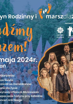 zdjecie zespołu Arki Noego na tle zdjecia z poprzedniego marszu