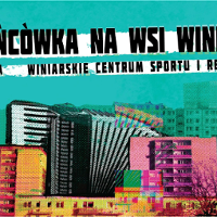 zdjęcie blokowiska na którym zamiast budynku znajduje się powiększony akordeon