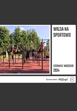 Grupa osób ćwiczących na boisku. Po prawej nazwa cyklu.