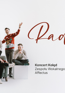 Po lewej członkowie zespołu pozują do zdjęcia. Po prawej napisy informujące o wydarzeniu.