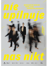 Na zdjęciu na szarym tle, w centralnej części postać kobiety w jasnej bluzce i czarnej marynarce i spodniach stojąca boso, wokół niej takie same postacie w ruchu, rozchodzące się w różnych kierunkach. Na górze i na dole grafiki żółtymi lierami tytuł spektaklu, informacje o autorach i data premiery.p