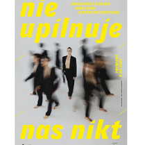 Na zdjęciu na szarym tle, w centralnej części postać kobiety w jasnej bluzce i czarnej marynarce i spodniach stojąca boso, wokół niej takie same postacie w ruchu, rozchodzące się w różnych kierunkach. Na górze i na dole grafiki żółtymi lierami tytuł spektaklu, informacje o autorach i data premiery.p