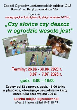 Na plakacie znajdują się trzy zdjęcia przedstawiające bawiące się dzieci oraz informacje przedstawione w opisie.