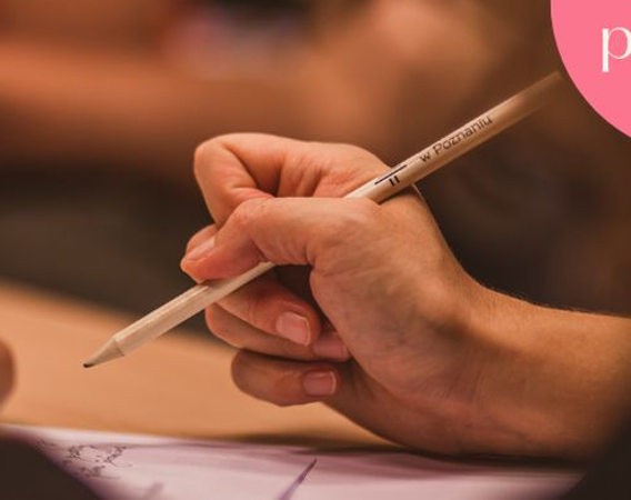 Plakat naboru ze zdjęciem piszącej ręki.