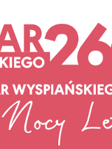Biało-malinowe napisy, kwiaty po bokach.