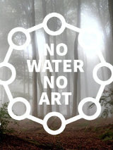 Logo wydarzenia na tle lasu o poranku.