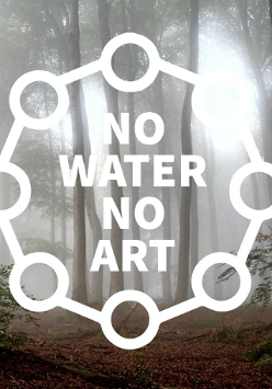 Logo wydarzenia na tle lasu o poranku.