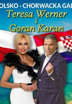 Elgancko ubrana kobieta i mężczyna na tle morza, flagi Polski i Chorwacji.