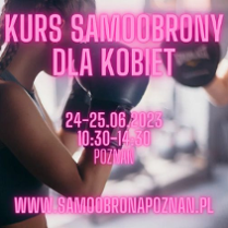 Różowe neonowe napisy na tle trenujących kobiet.