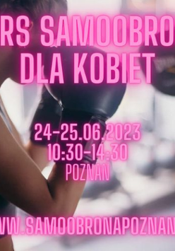 Różowe neonowe napisy na tle trenujących kobiet.