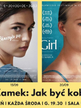 Cztery plalaty filowe obok siebie na zółtym tle.