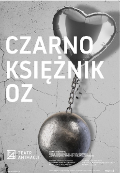Na szarym, popękanym tle srebrna szara kula połączona łańcuchem ze srebrnym balonem w kształcie serca. Biały napis z tytułem przedstawienia.