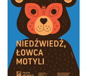 na niebieskim tle rysunek uśmiechniętego brązowego pluszowego misia