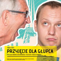 Plakat spektaklu: twarze dwóch mężczyzn, jeden z nich profilem krzyczy do ucha drugiego. W tle rysunek wieży Eiffla. U dołu plakatu informacje o spektaklu.