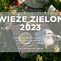 Plakat przedstawia tackę z dwiema filiżankiami herbaty, które są postawione na trawie. Na plakacie znajdują się również informacje przedstawione w opisie.